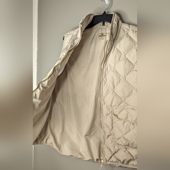 Beautiful quilted light tan full zip puffer vest. XL, women's. Woolrich. - Picture 3 of 10